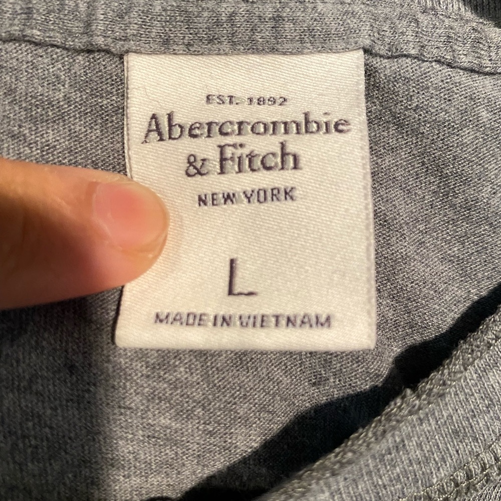 Abercrombie men’s large men’s short sleeve henley shirt